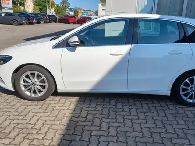 Mercedes-Benz B 200