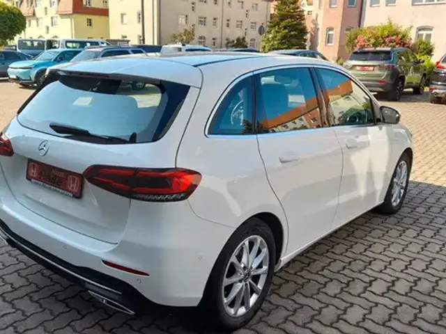 Mercedes-Benz B 200