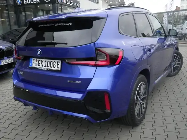 BMW iX1