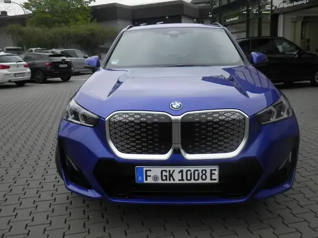BMW iX1