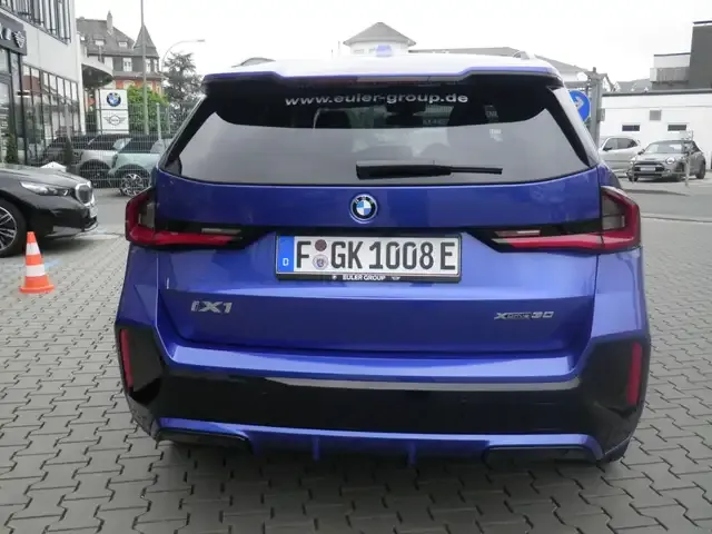 BMW iX1