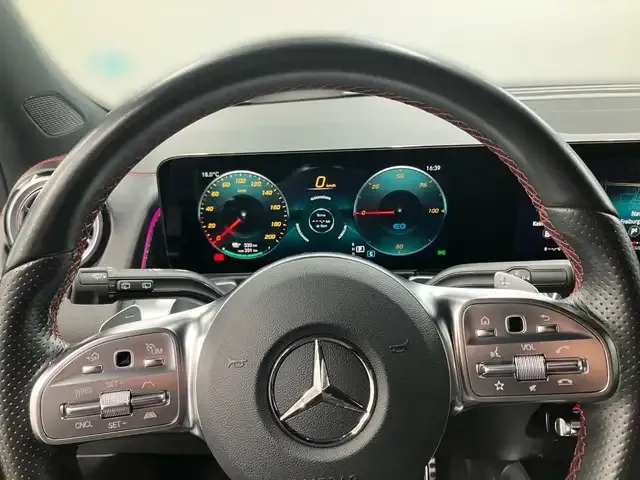 Mercedes-Benz EQB 300