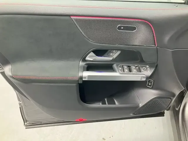 Mercedes-Benz EQB 300