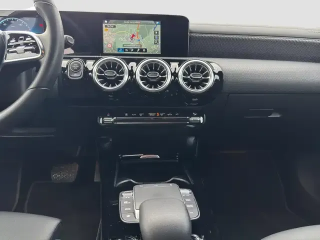 Mercedes-Benz CLA 220