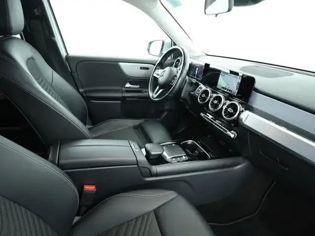 Mercedes-Benz GLB 220