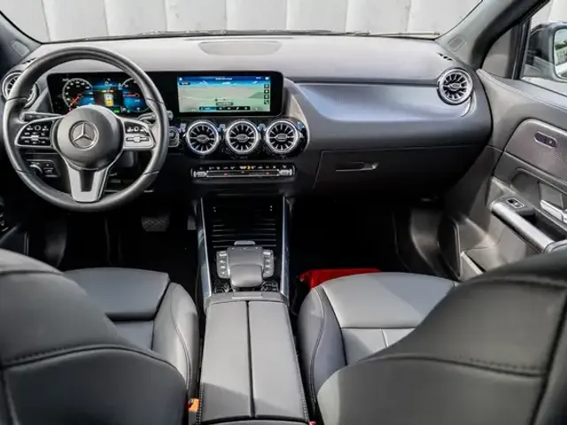 Mercedes-Benz EQA 300
