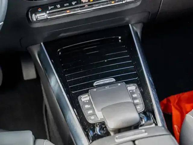 Mercedes-Benz EQA 300