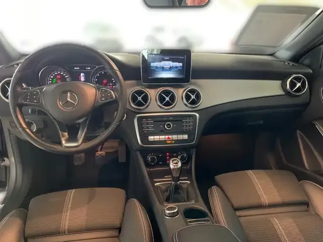 Mercedes-Benz GLA 200