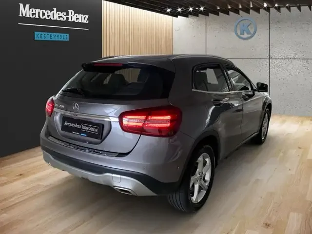 Mercedes-Benz GLA 200