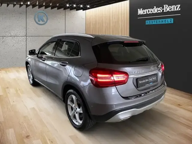 Mercedes-Benz GLA 200