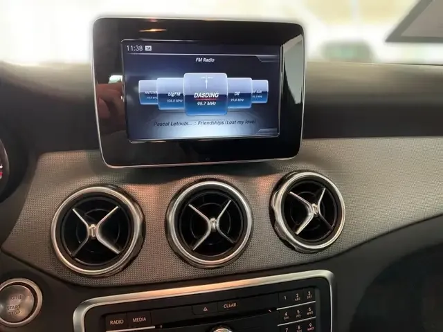 Mercedes-Benz GLA 200