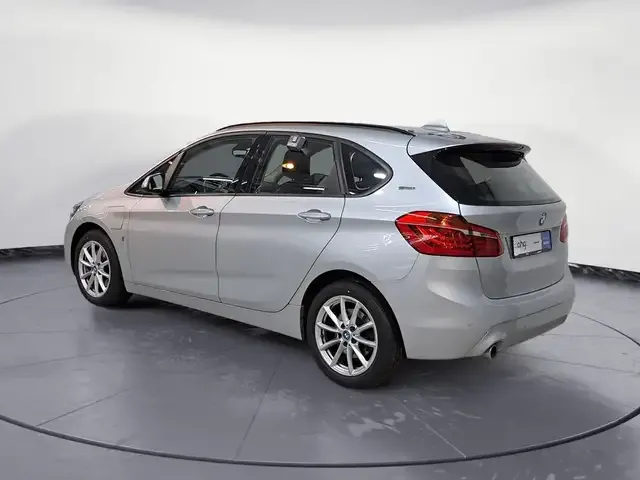 BMW 225