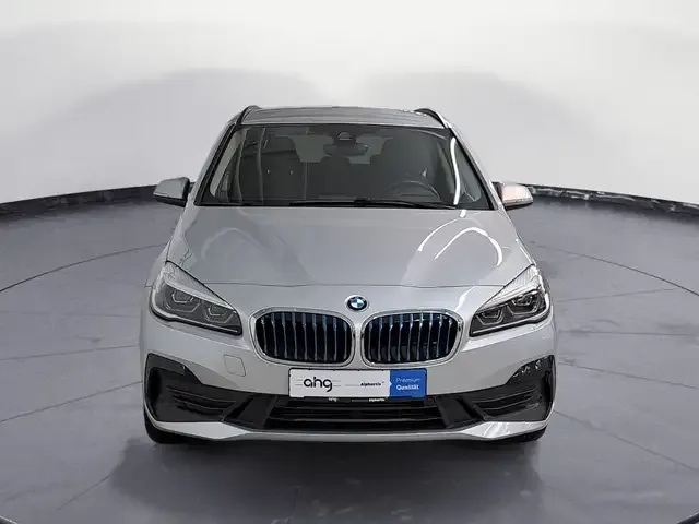 BMW 225