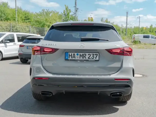 Mercedes-Benz GLA 220