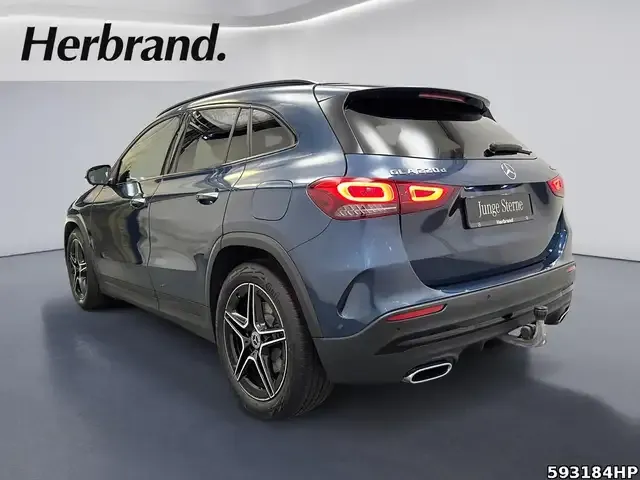 Mercedes-Benz GLA 220