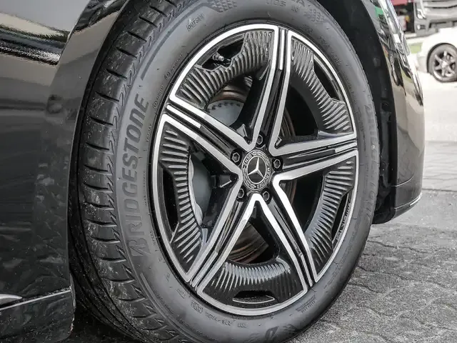 Mercedes-Benz EQE 300
