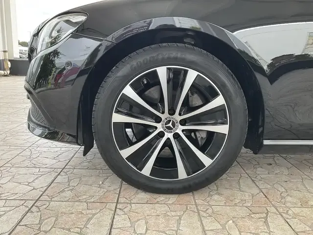 Mercedes-Benz E 300