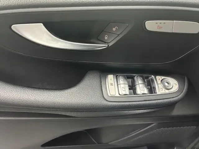 Mercedes-Benz V 220