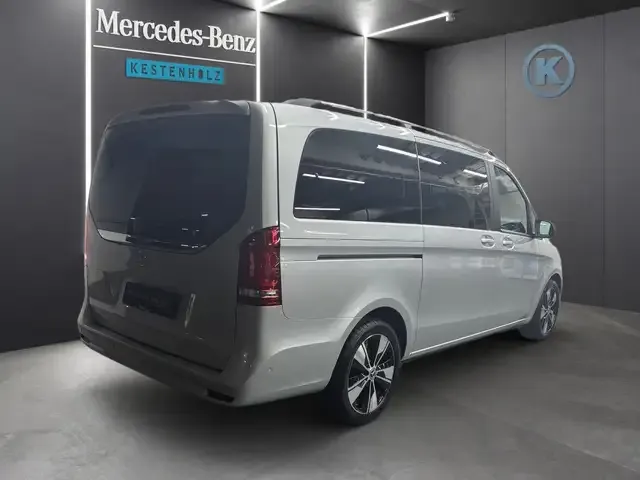 Mercedes-Benz V 220