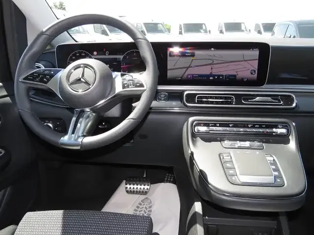 Mercedes-Benz V 220