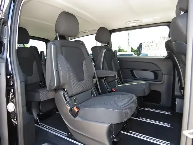 Mercedes-Benz V 220
