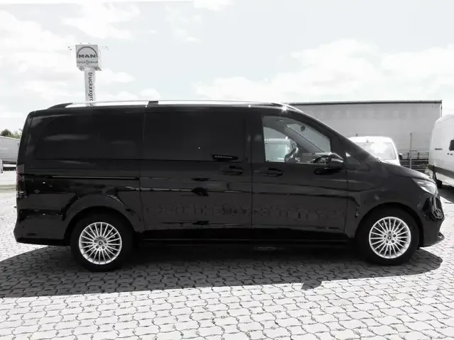 Mercedes-Benz V 220