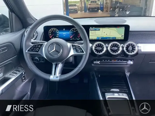 Mercedes-Benz GLB 200