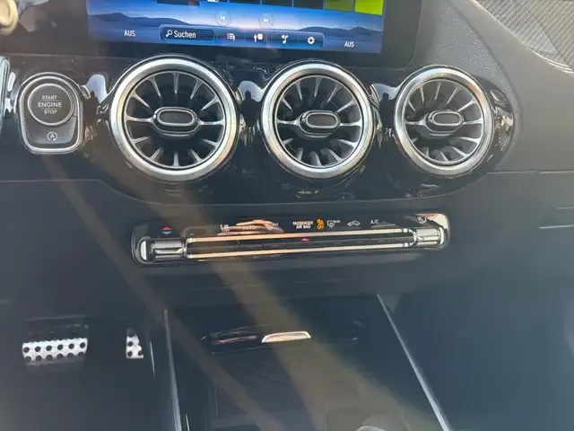 Mercedes-Benz GLA 220