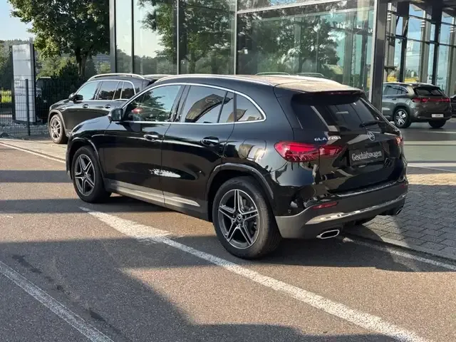 Mercedes-Benz GLA 220