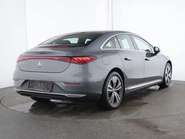 Mercedes-Benz EQE 300
