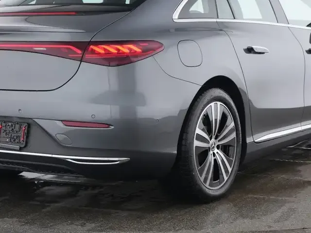 Mercedes-Benz EQE 300
