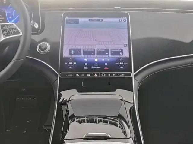 Mercedes-Benz EQE 300