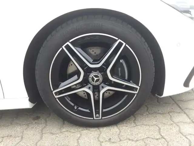 Mercedes-Benz CLA 220