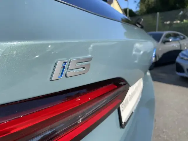BMW i5
