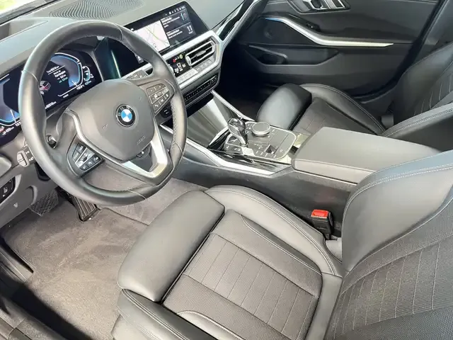 BMW 330