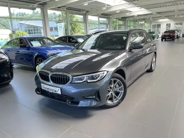 BMW 330