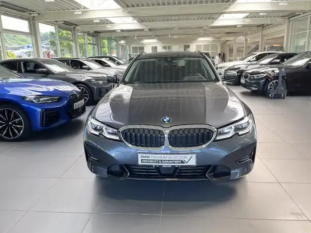 BMW 330