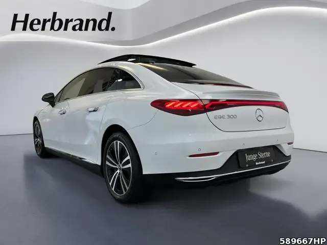 Mercedes-Benz EQE 300