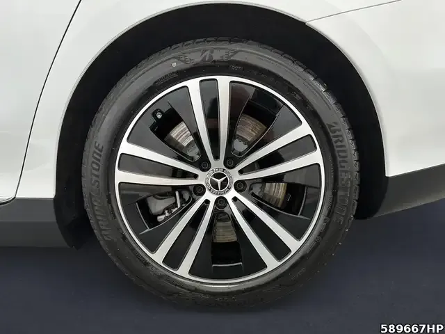 Mercedes-Benz EQE 300