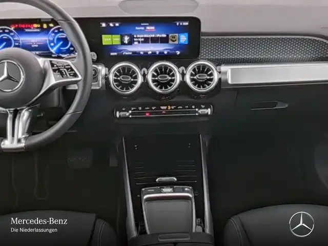Mercedes-Benz EQB 300