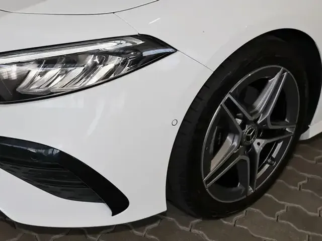 Mercedes-Benz A 180
