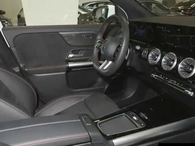 Mercedes-Benz GLA 180