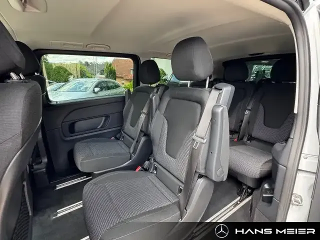 Mercedes-Benz V 220