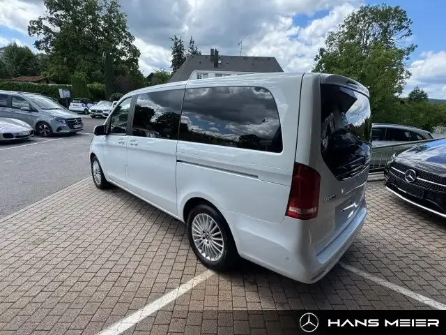 Mercedes-Benz V 220