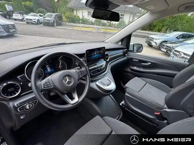 Mercedes-Benz V 220