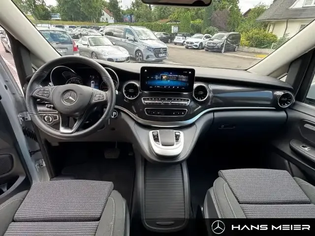 Mercedes-Benz V 220