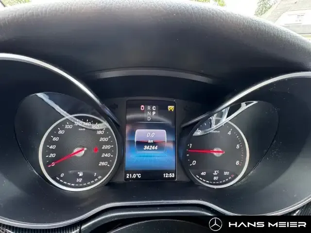 Mercedes-Benz V 220