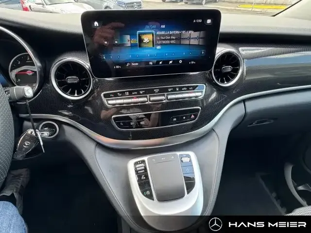 Mercedes-Benz V 220