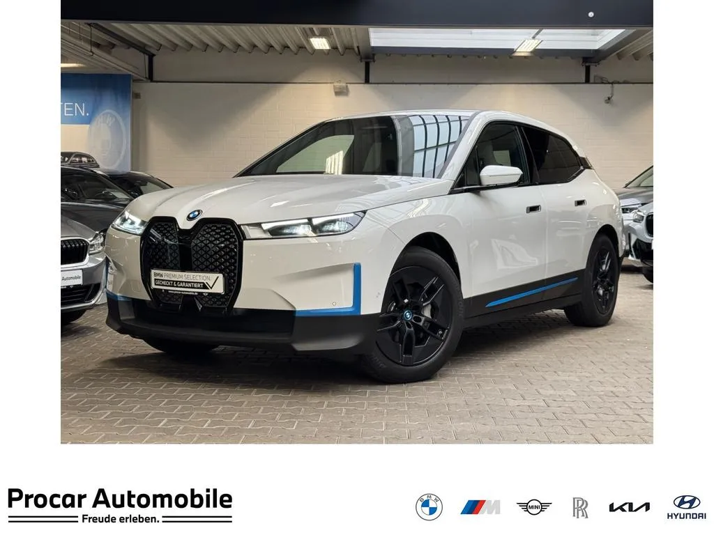 BMW iX
