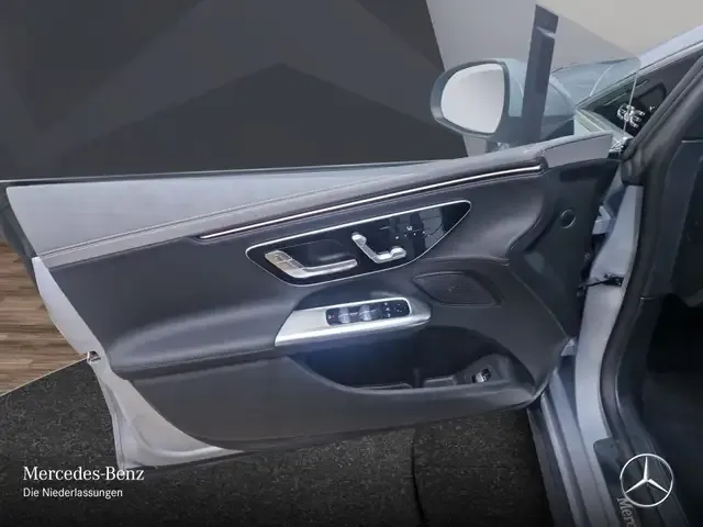 Mercedes-Benz EQE 300